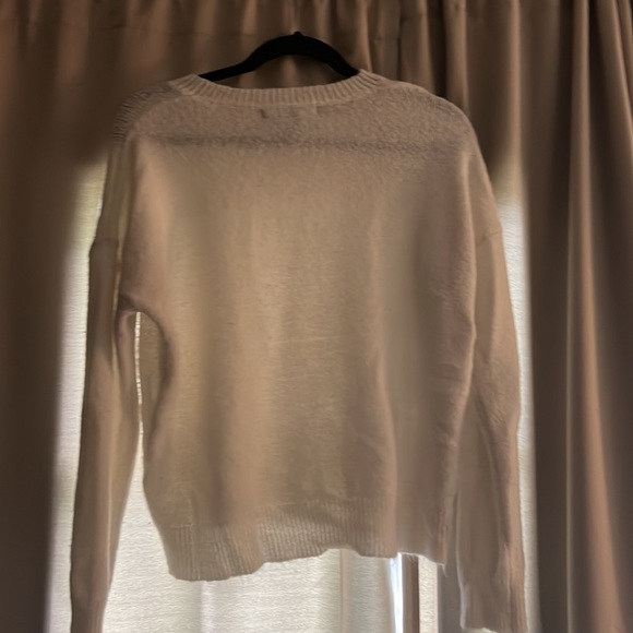 Medium white sweater - Picture 2 of 2